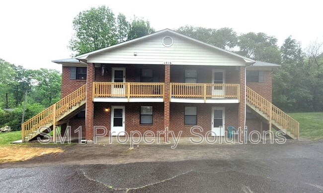 Building Photo - 1716 Green Oaks Dr SE