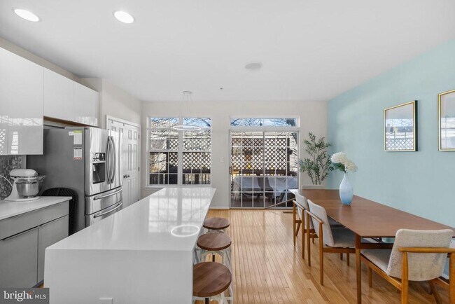 Building Photo - 381 Livermore Ln