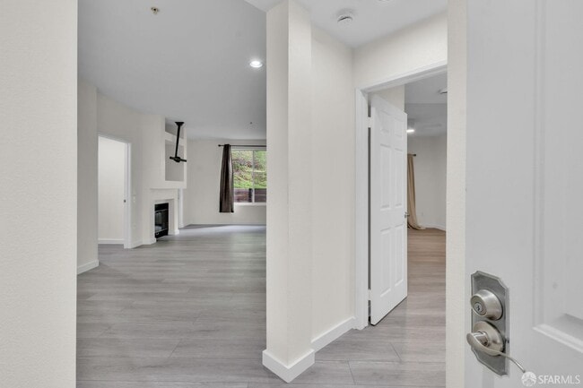 Building Photo - 200 Caldecott Ln