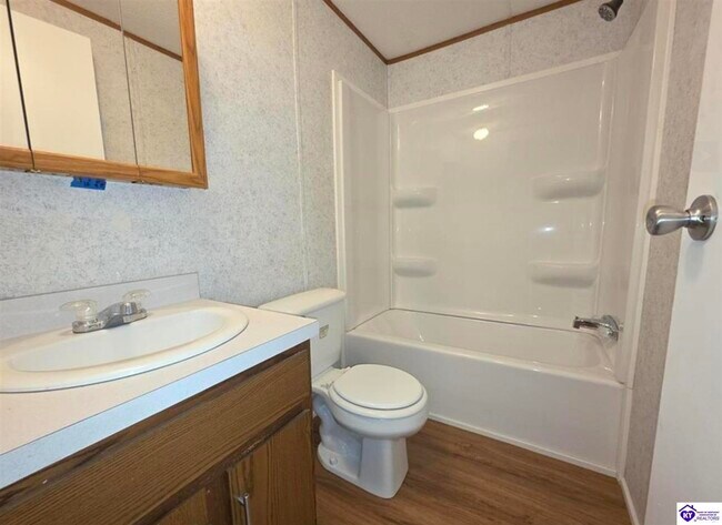 Building Photo - 412 Oak Ridge Dr