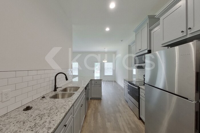 Building Photo - 8008 Hendrick Dr