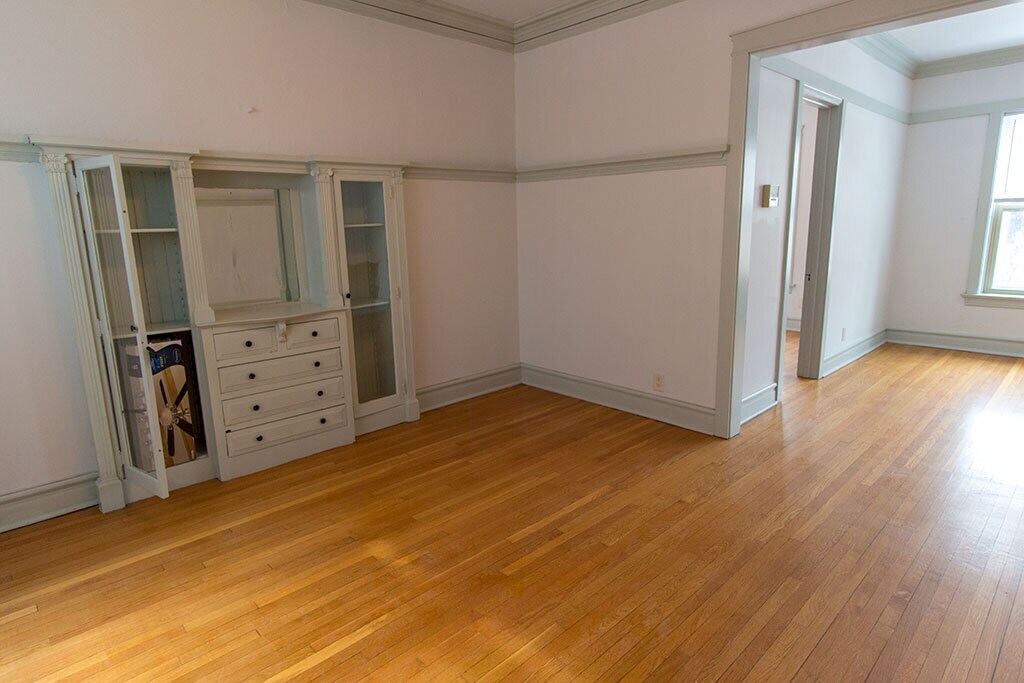 Building Photo - 1355 W Winona St