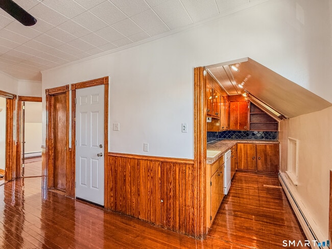 Building Photo - 162 Jubilee St