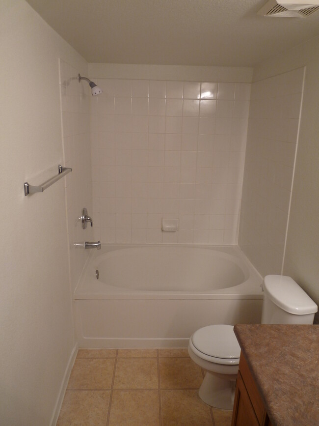 Building Photo - SOUTHWEST 2 BEDROOM, 2 BATH CONDO IN GATED...