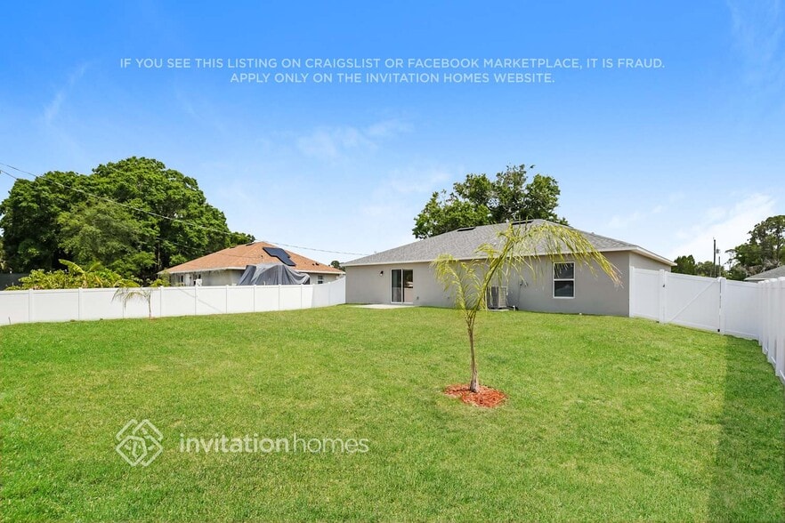 Building Photo - 1021 Quail St SE