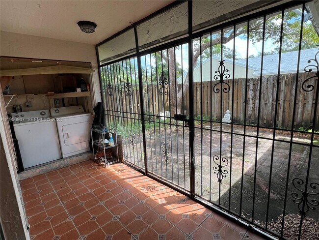 Building Photo - 809 NE 214th Ln