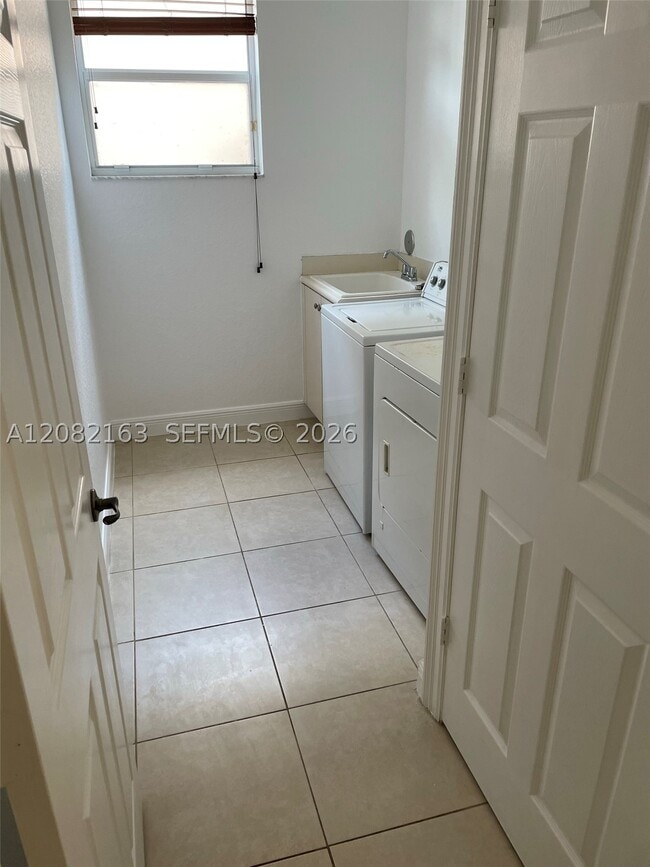 Building Photo - 17404 SW 47th Ct