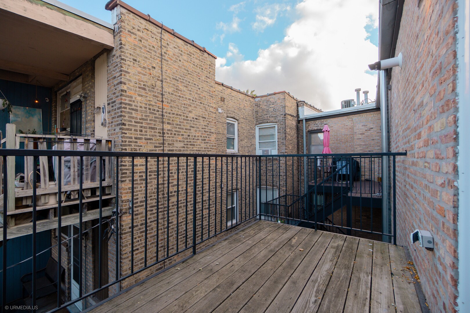 Building Photo - 2608 W Leland Ave