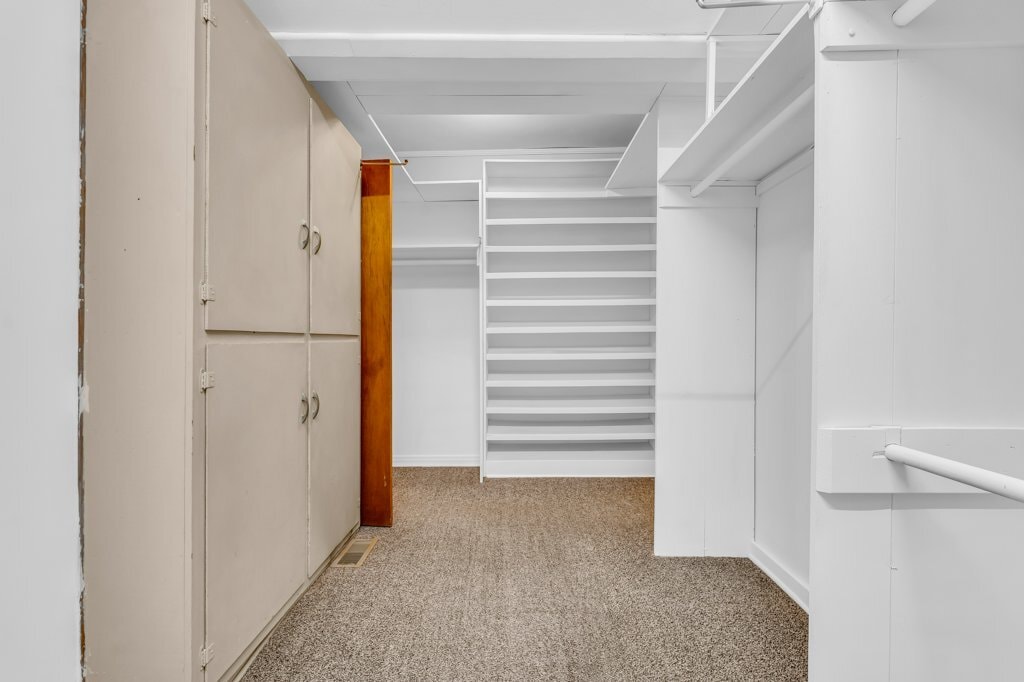 Building Photo - 905 8th Ave N