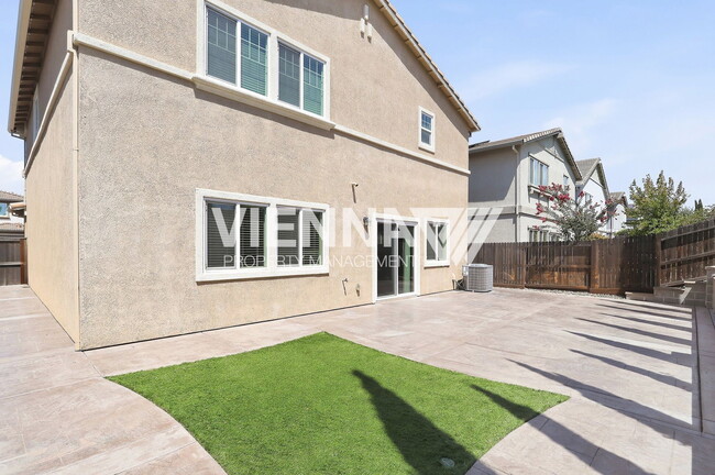 Building Photo - 3033 Welton Cir