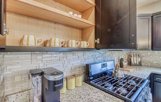 Building Photo - Furnished Eastside Beautiful 3 bed/2 baths for RENT Utilities & Wi-Fi INCLUDED