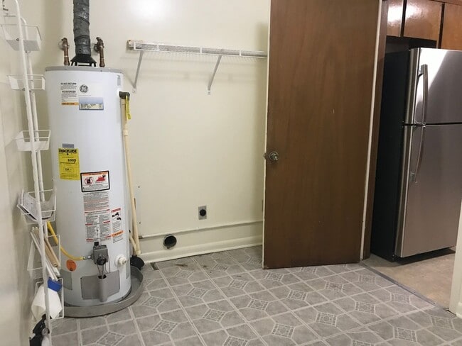 Building Photo - Close to Barksdale Air Force Base... Large yard that backs up to Park!!!