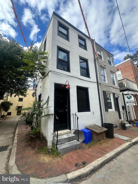 Building Photo - 410 S Alder St
