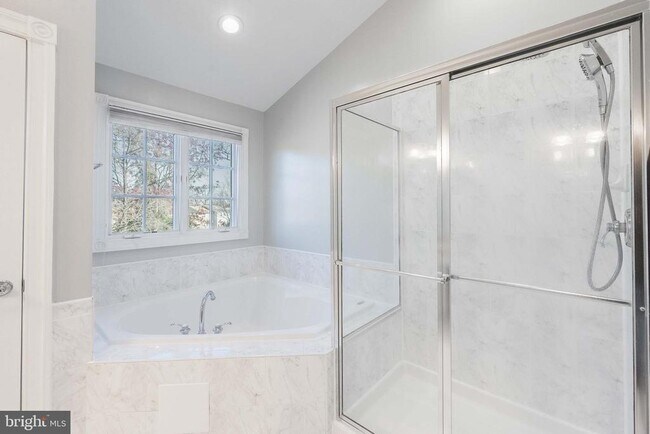 Building Photo - 2303 Sawtooth Oak Ct