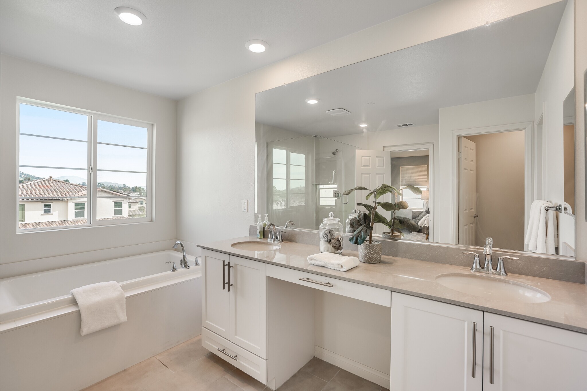 Building Photo - 8621 Lake Ashmere Dr