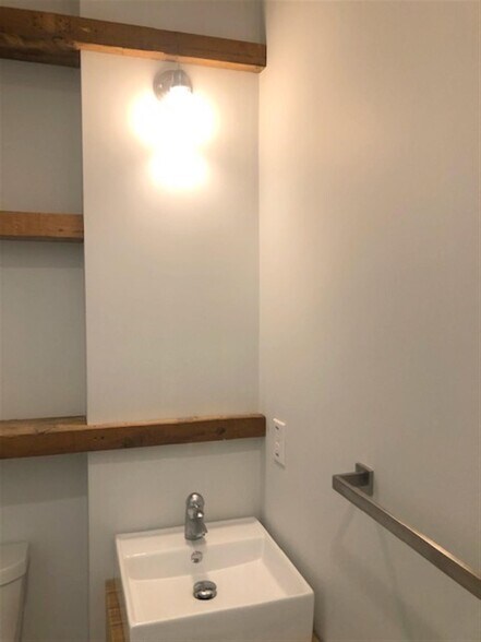 Building Photo - 75 Kinnaird St