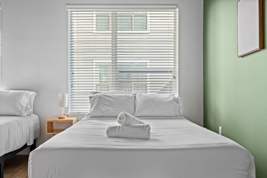 Building Photo - 2609 W Nassau St