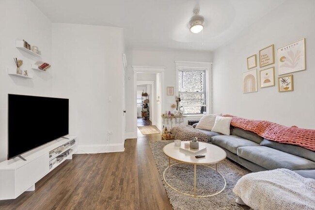 Building Photo - 2 bedroom in Chicago IL 60613