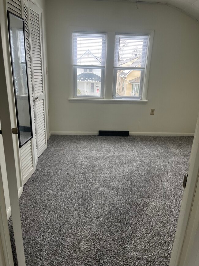 Building Photo - 502 S Juniata St