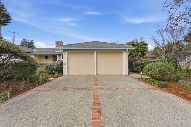 Building Photo - 8 Patricia Pl