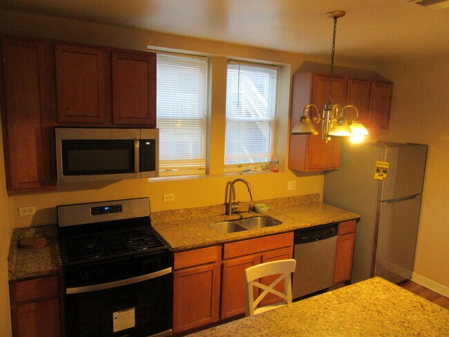 Building Photo - 2251 W Rosemont Ave