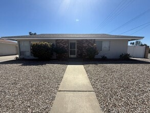 Building Photo - Two Bedroom Two Bathroom Home in Hemet