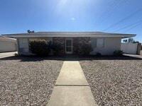 Building Photo - Two Bedroom Two Bathroom Home in Hemet