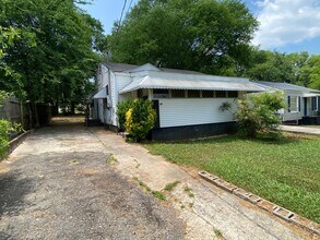 Building Photo - 2 Bedroom, 1 Bath Home in East Rome!