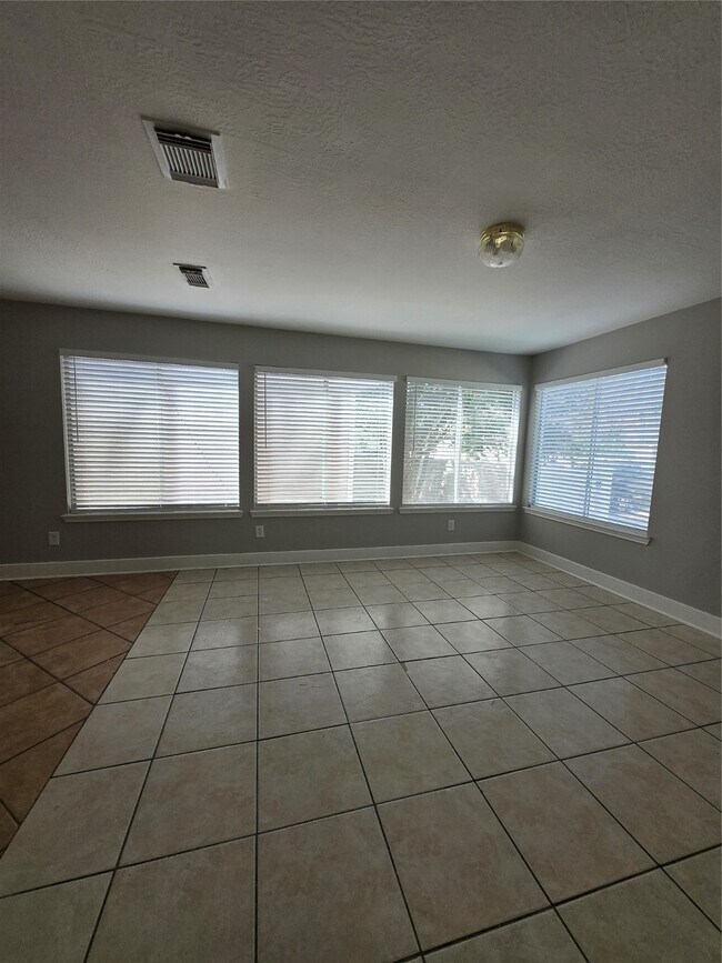 Building Photo - 15850 E Park Ct