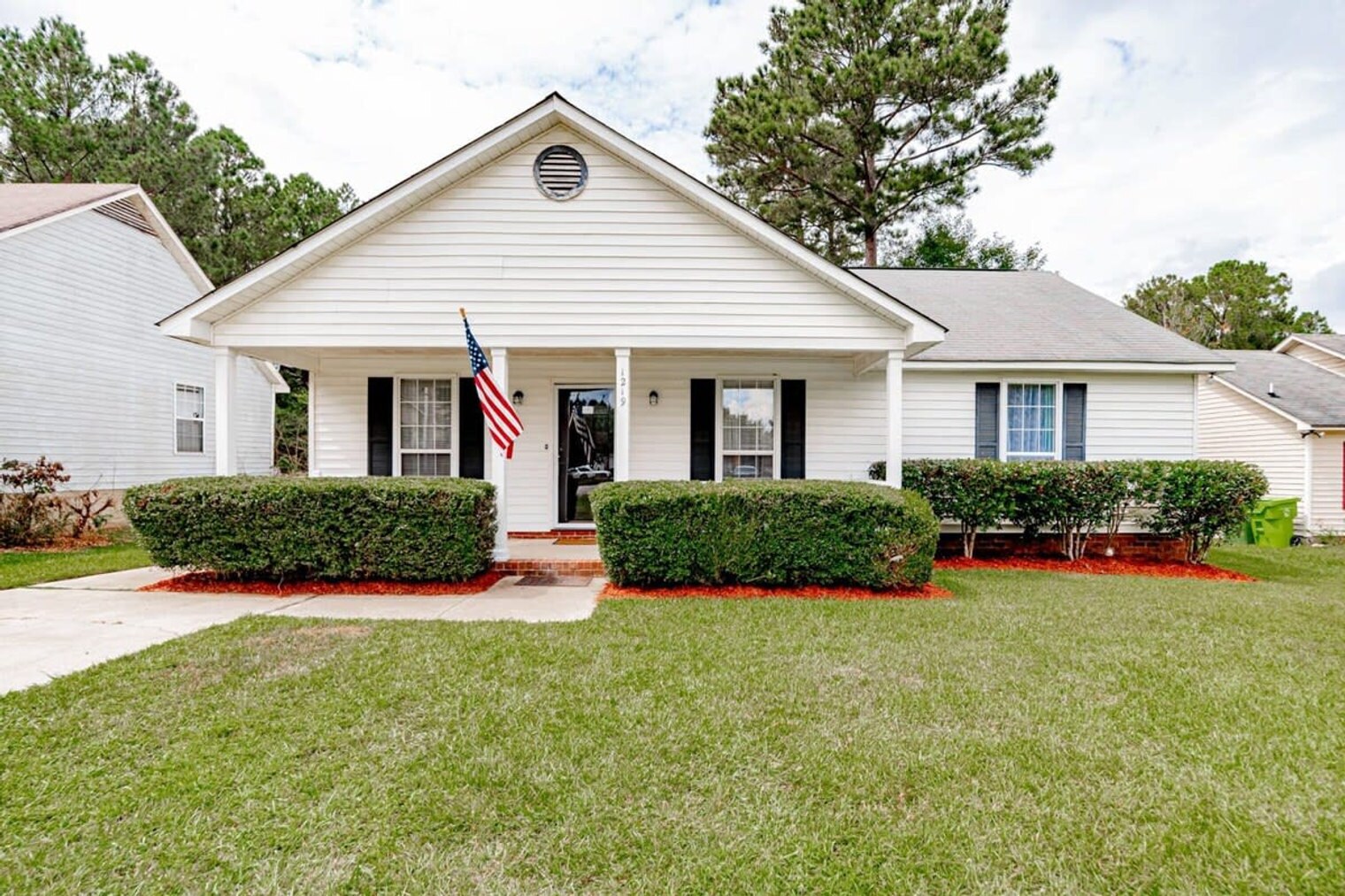 Building Photo - 1219 Lykes Ln