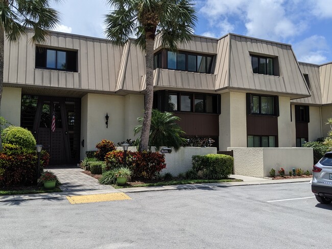 Building Photo - 1800 SE Saint Lucie Blvd