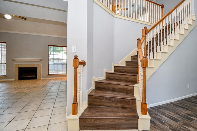 Building Photo - 6335 Oakburl Ln