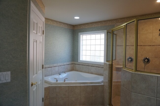 Building Photo - 1020 Ringlet Ct