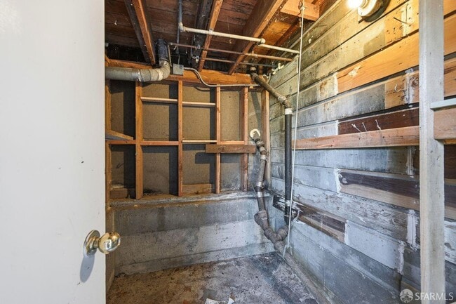 Building Photo - 1529 Hampshire St