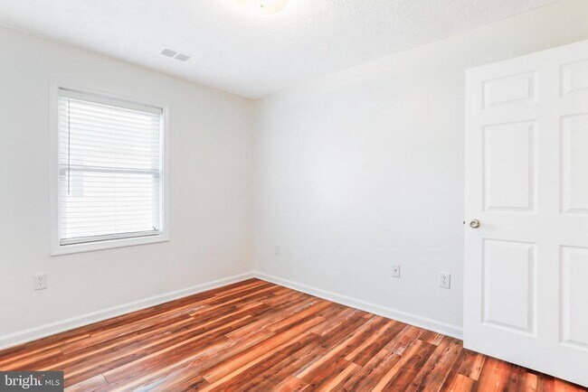 Building Photo - 145 Hailey Ln