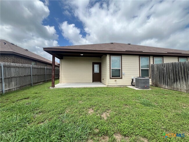 Building Photo - 1119 Creekside Orchard