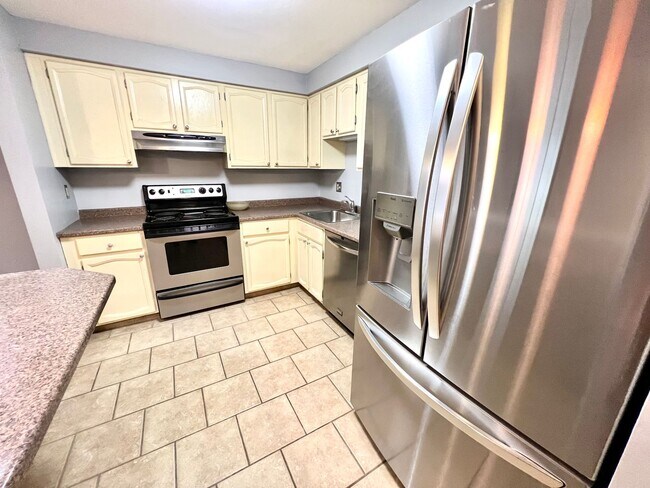 Building Photo - Sewickley Heights - Gorgeous Townhouse - 3...