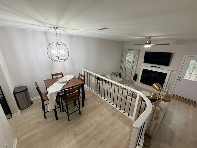 Building Photo - 808 Kendall Dr