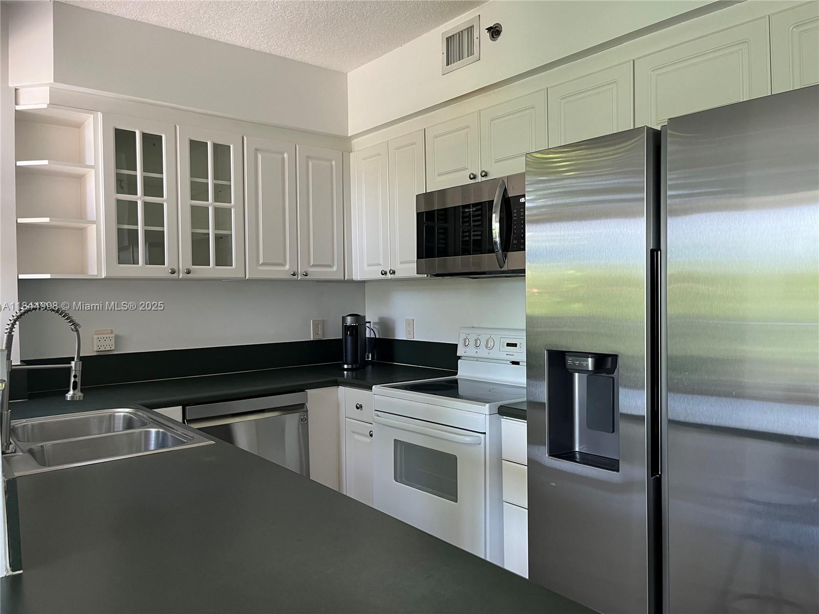Building Photo - 1824 Brickell Ave