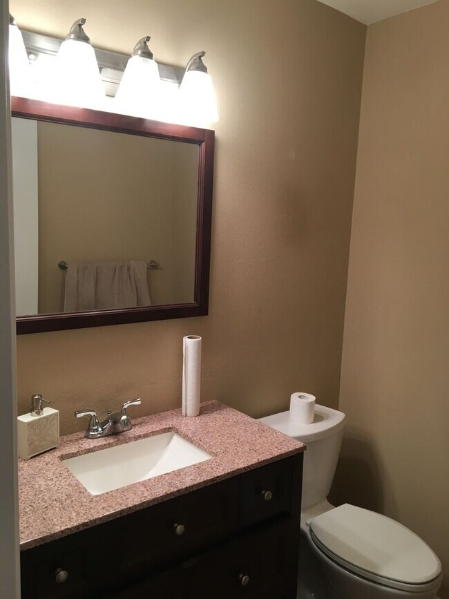 Building Photo - 4BD 2.5BA House located in Vineland Hills of Poway