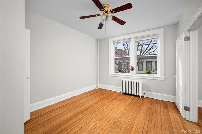 Building Photo - 548 Warburton Ave