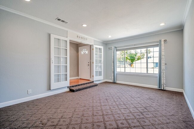 Building Photo - Charming 3BR/2BA Single Family Home for re...