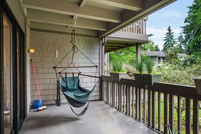 Building Photo - Pool’s Open! -Huge, refreshed 2 BR-2 Bath ...