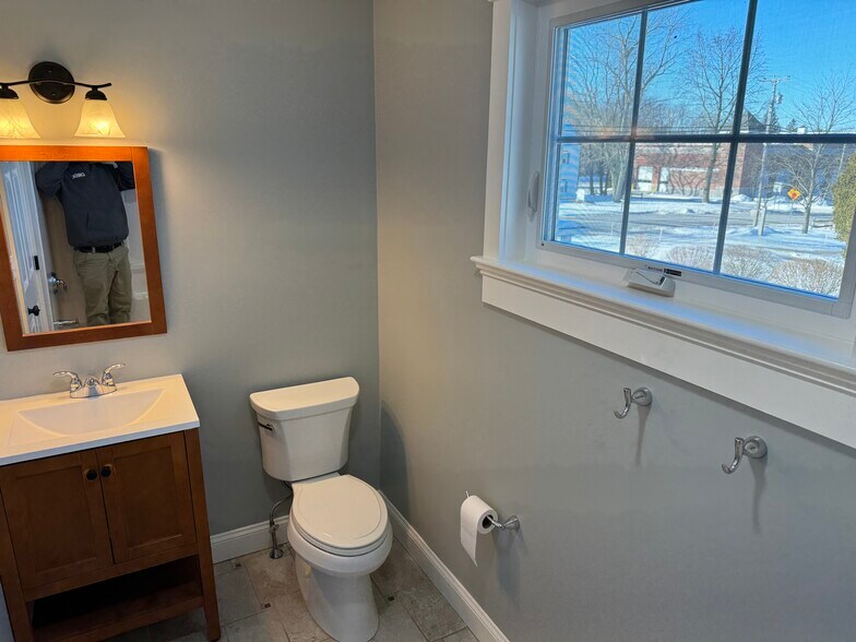 Building Photo - 9 Winnicutt Rd