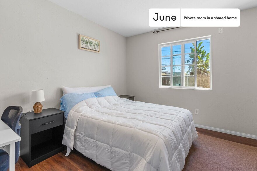 Building Photo - Room in Shared 7 bed/3 bath home