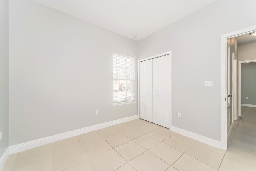 Building Photo - 530 Imperial Pl
