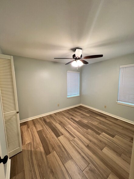 Building Photo - 509 E 7th St