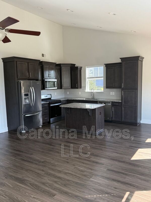 Building Photo - 129 Foxbank Cir