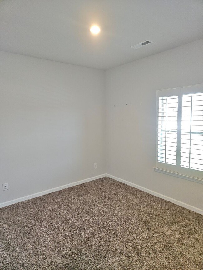 Building Photo - 3 Bedroom, 2 Bath home.