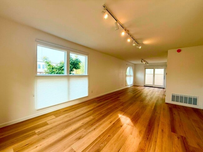 Building Photo - Experience refined coastal living in the h...